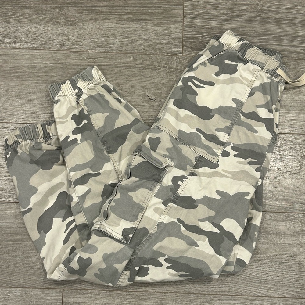 Camo cargo pants/ joggers
